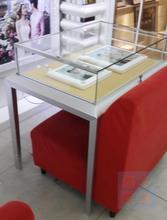 影樓展示柜選購全攻略 打造吸睛櫥窗，提升店面形象與業績